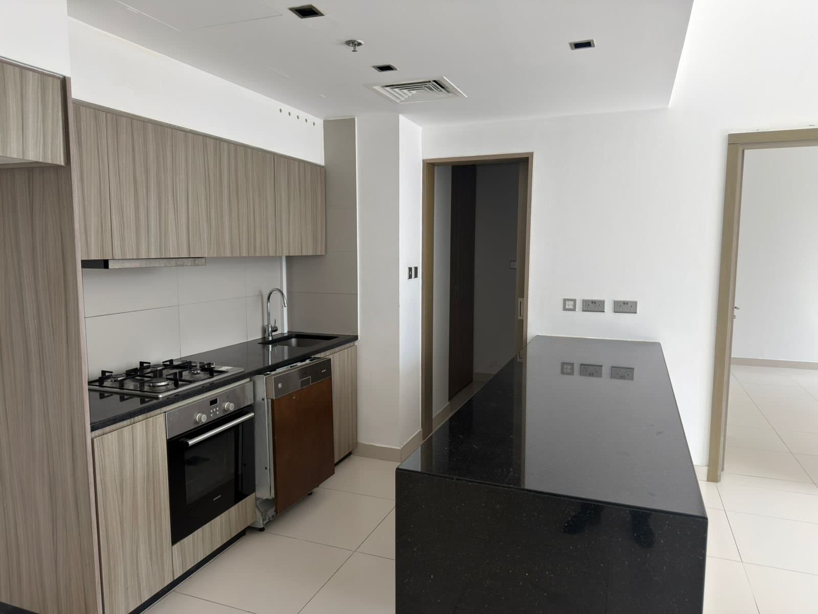 Stunning Apartment | Great Location | Spacious — 15