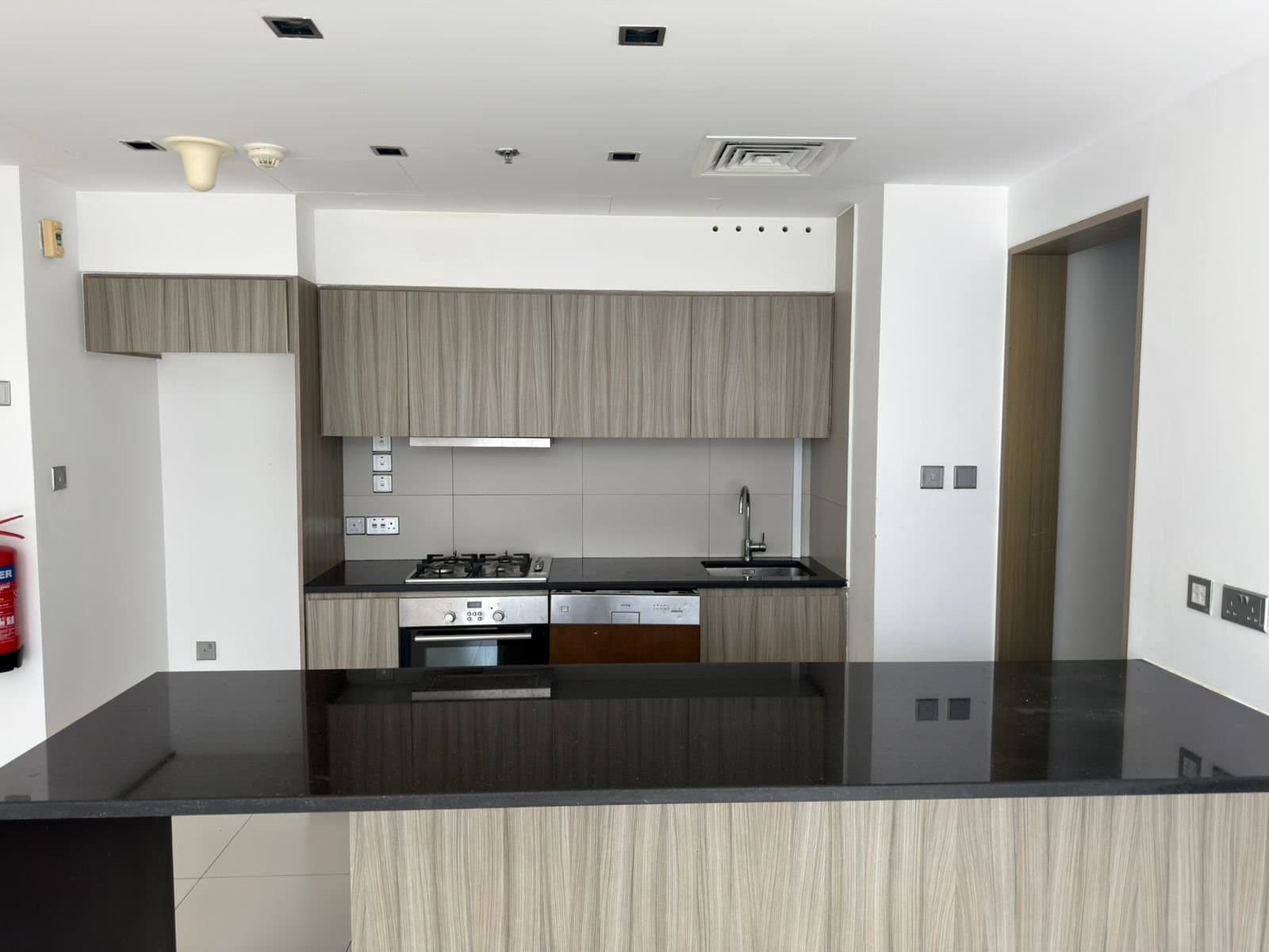 Stunning Apartment | Great Location | Spacious — 14