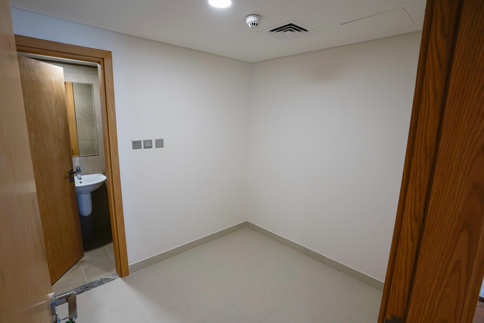 Amazing 2BR+M | High Floor | Prime Area — 14