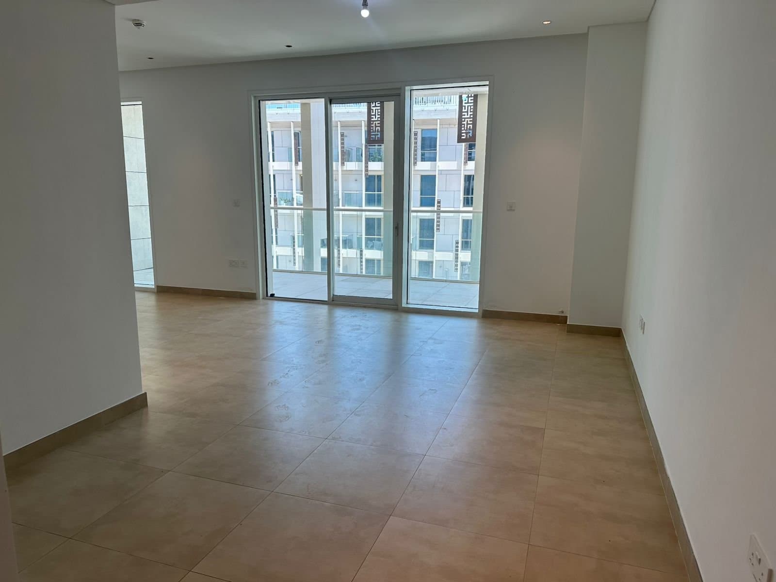 Beach Access | Huge Apartment | Partial Sea View — 2
