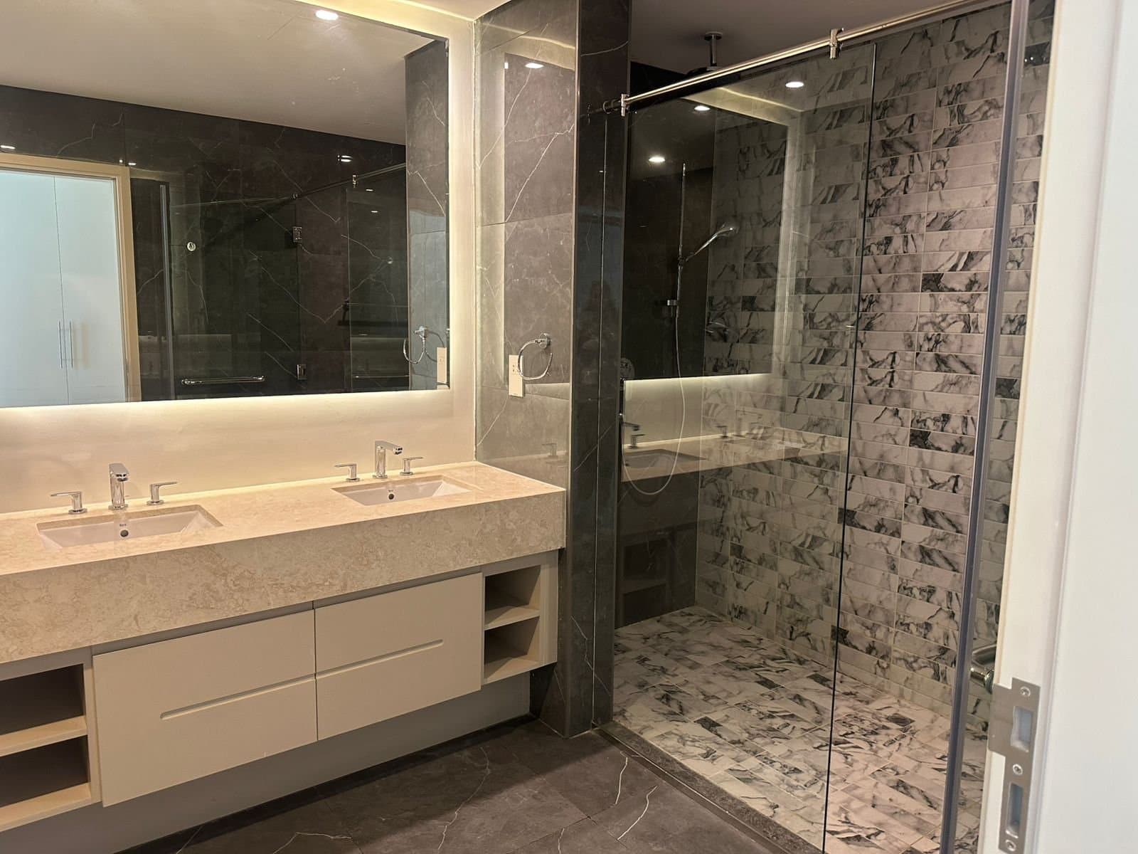 Beach Access | Huge Apartment | Partial Sea View — 18