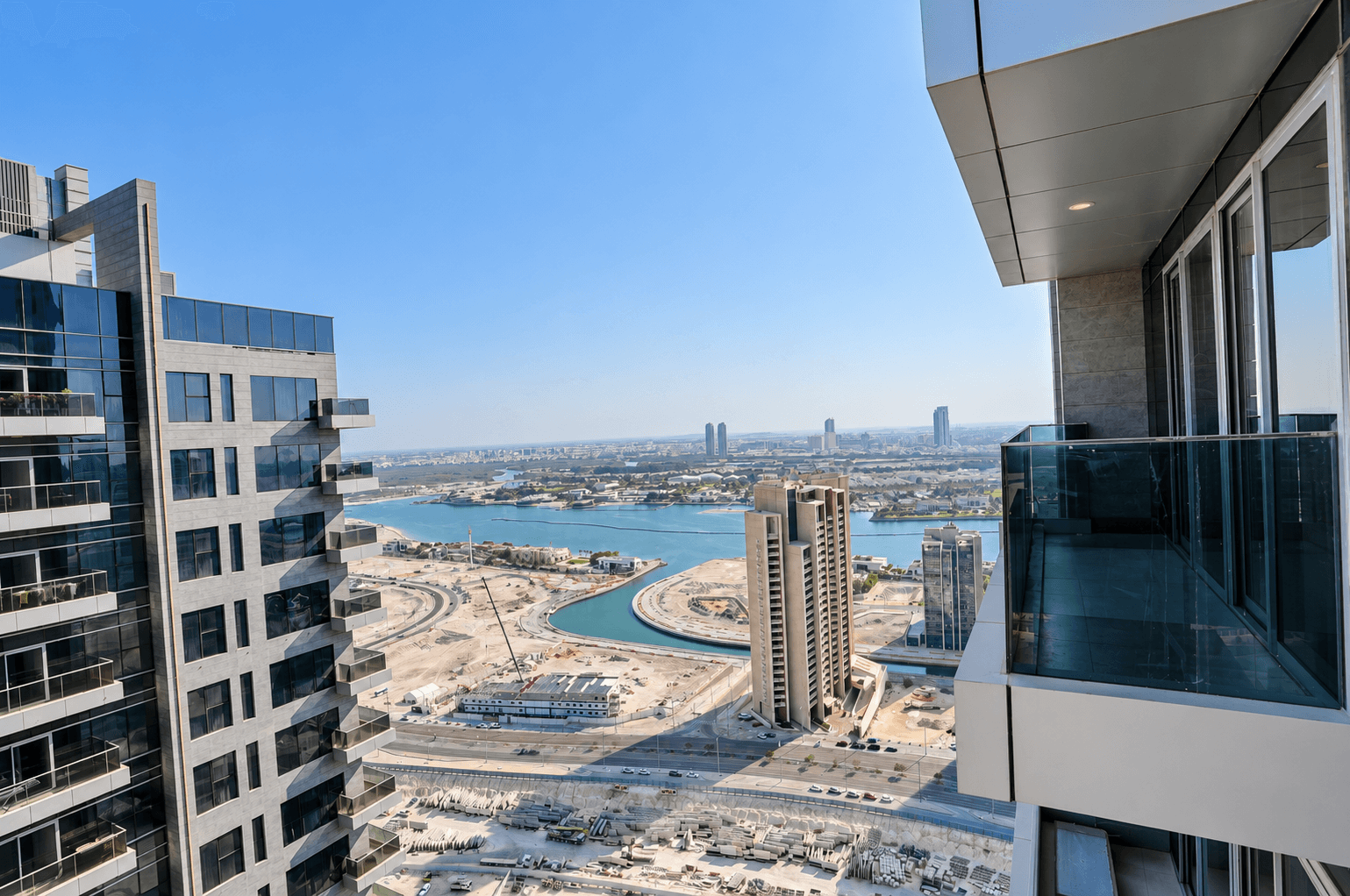 Prestige 2BR | Premium Sea Views | Prime Location, 5