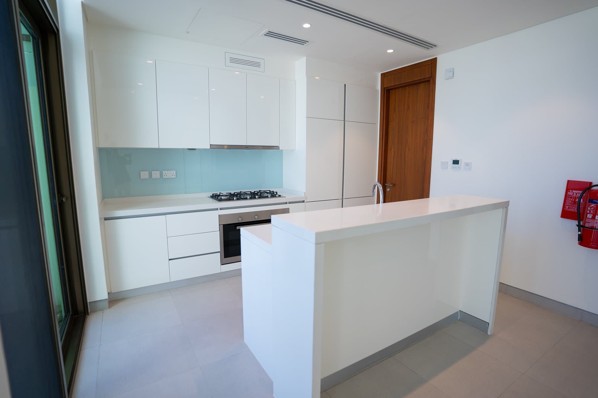 Single Row | Luxurious Townhouse | Prime Location — 7