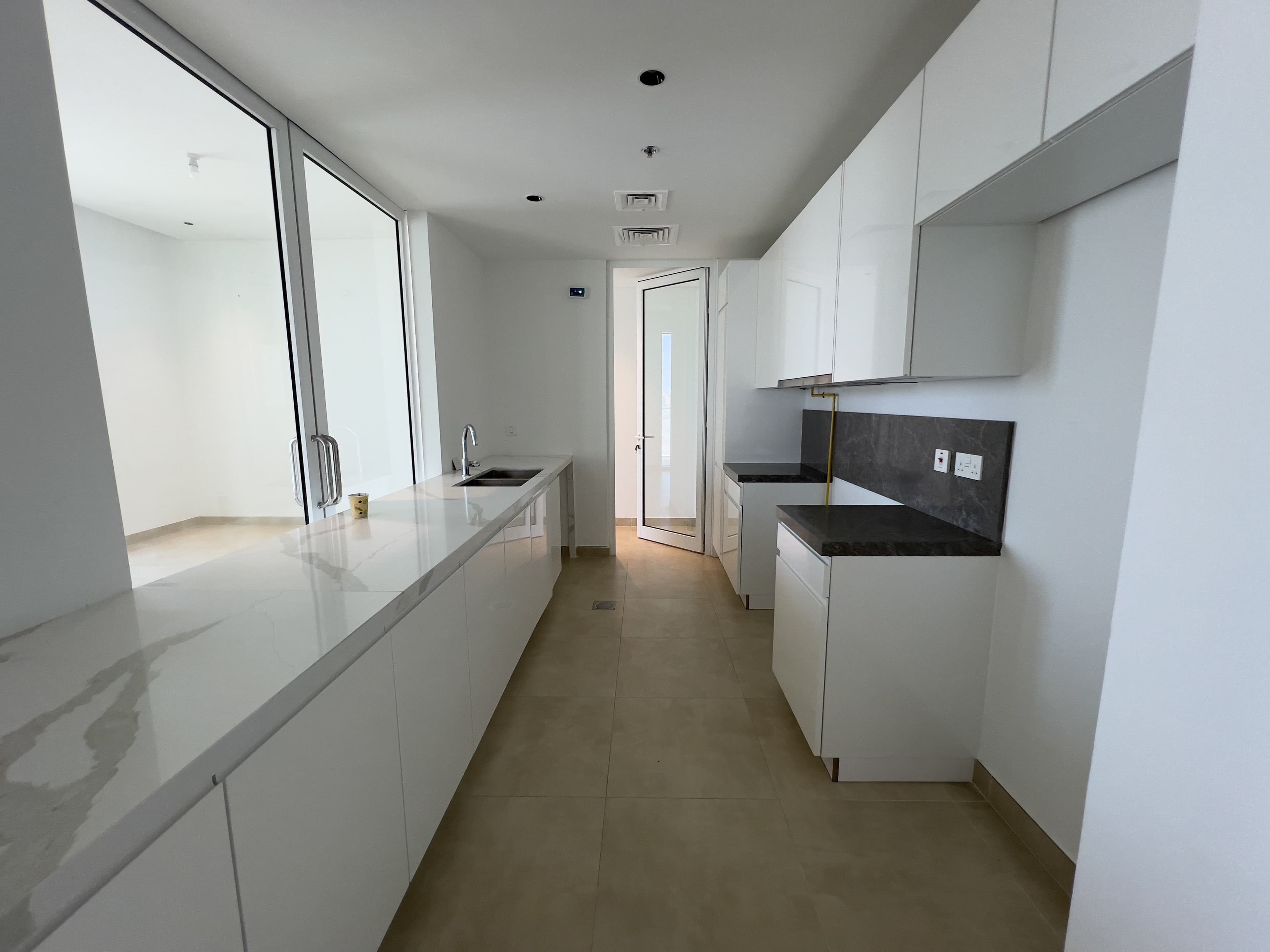 Partial Sea & Pool View | Spacious | Vacant — 7