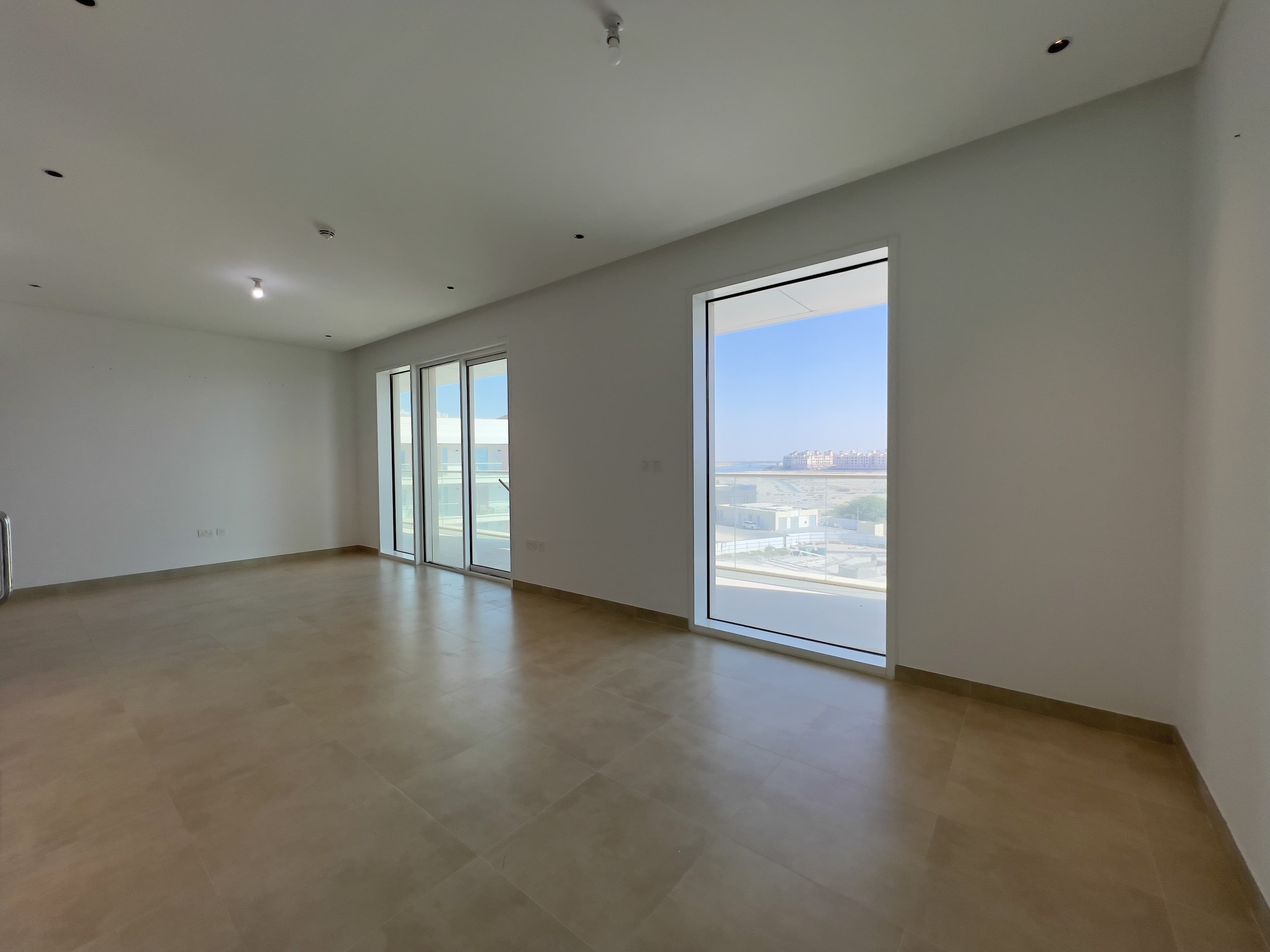 Partial Sea & Pool View | Spacious | Vacant — 11