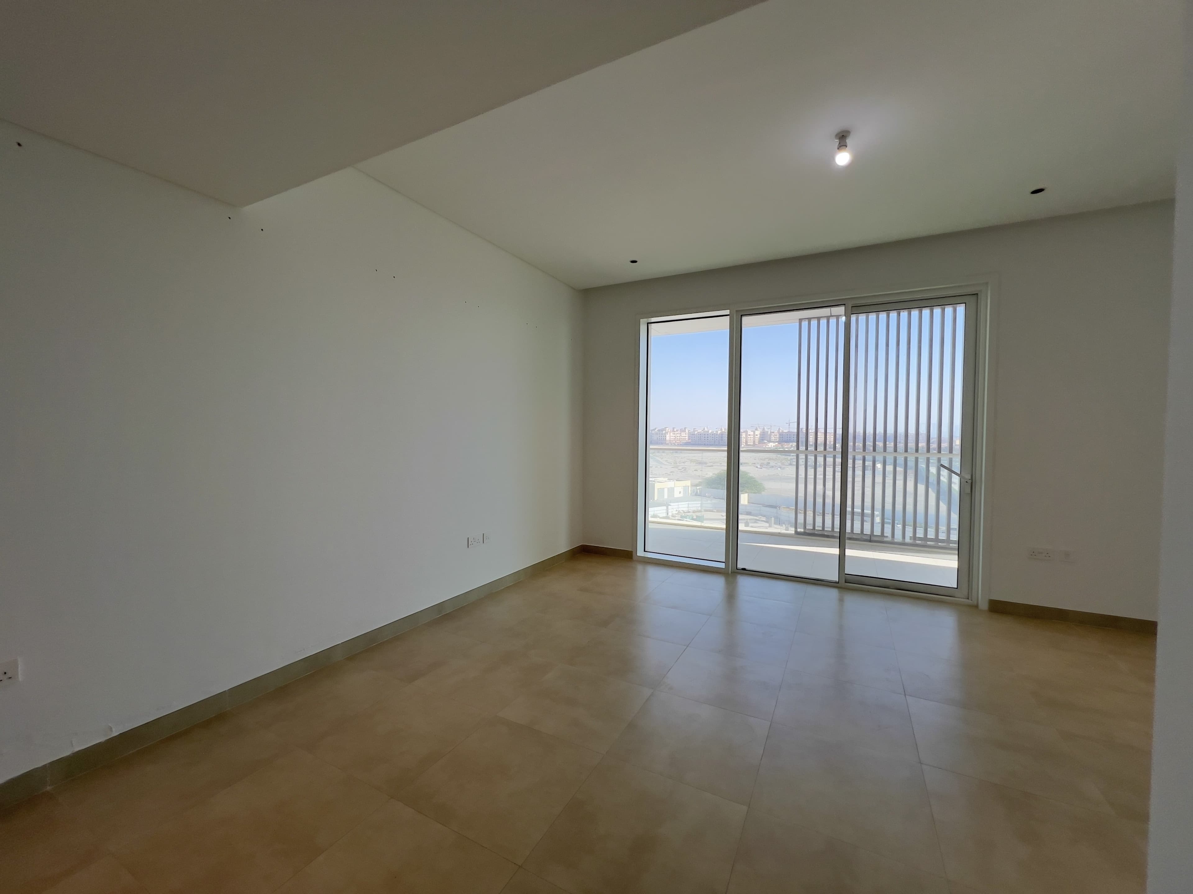 Partial Sea & Pool View | Spacious | Vacant — 3