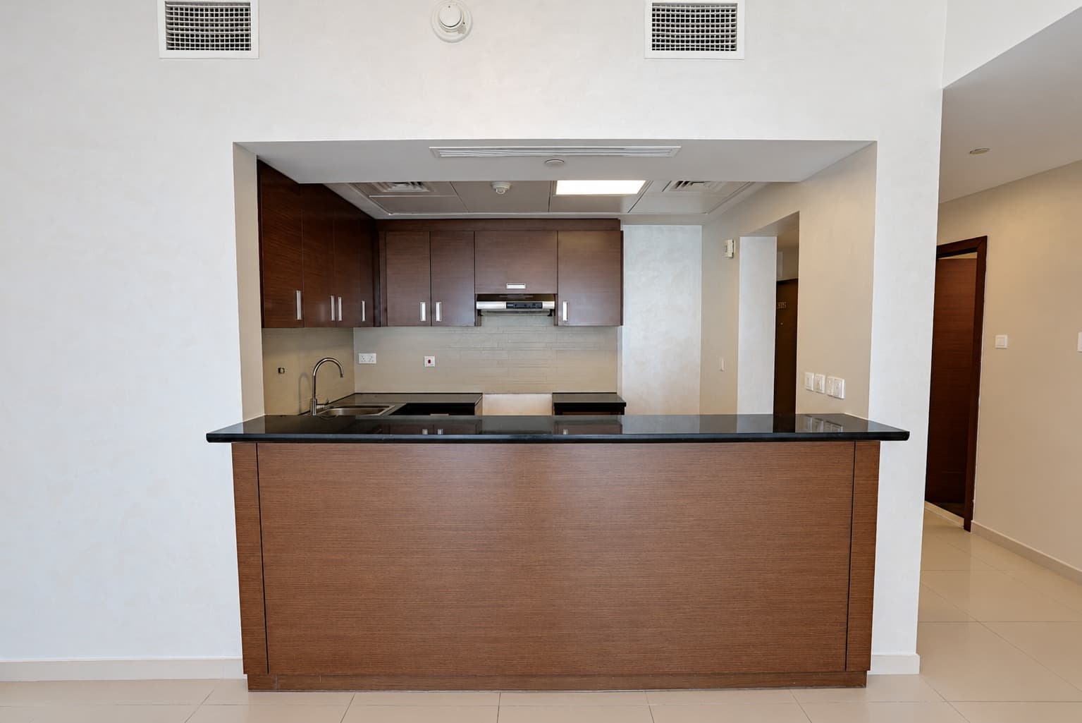 Elegant 1BR | Full Sea View | Excellent Location, 4