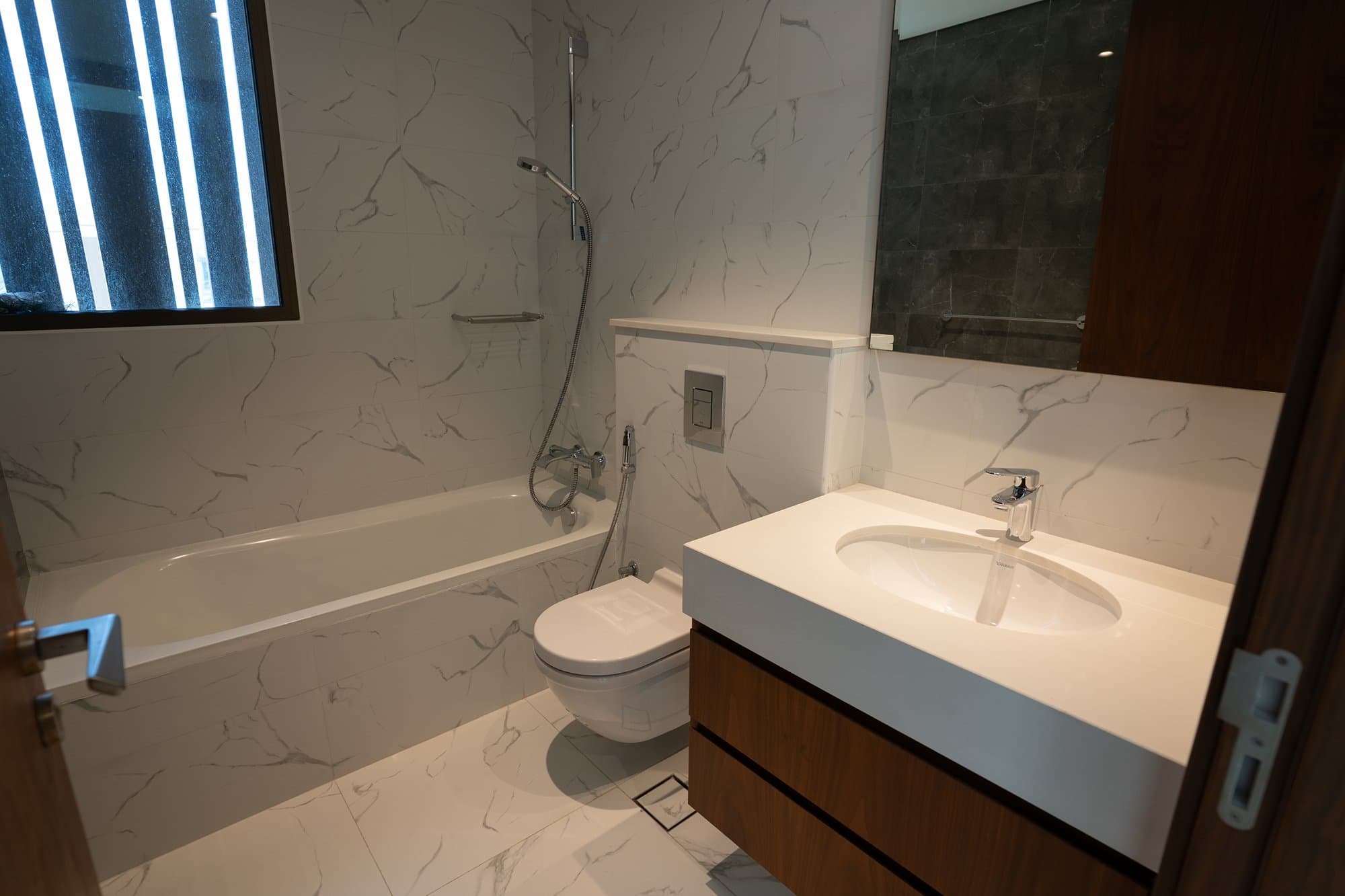 Single Row | Luxurious Townhouse | Prime Location — 14
