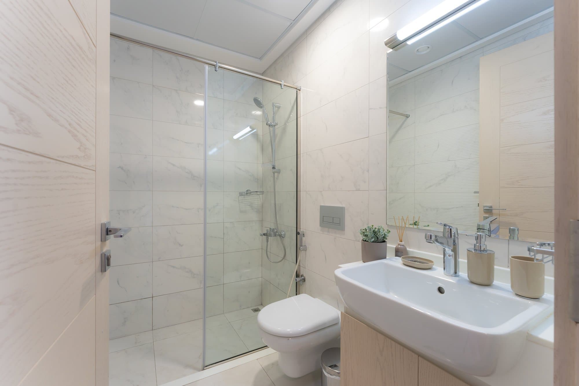 0 Commission | Luxurious Apartment | Vacant — 14