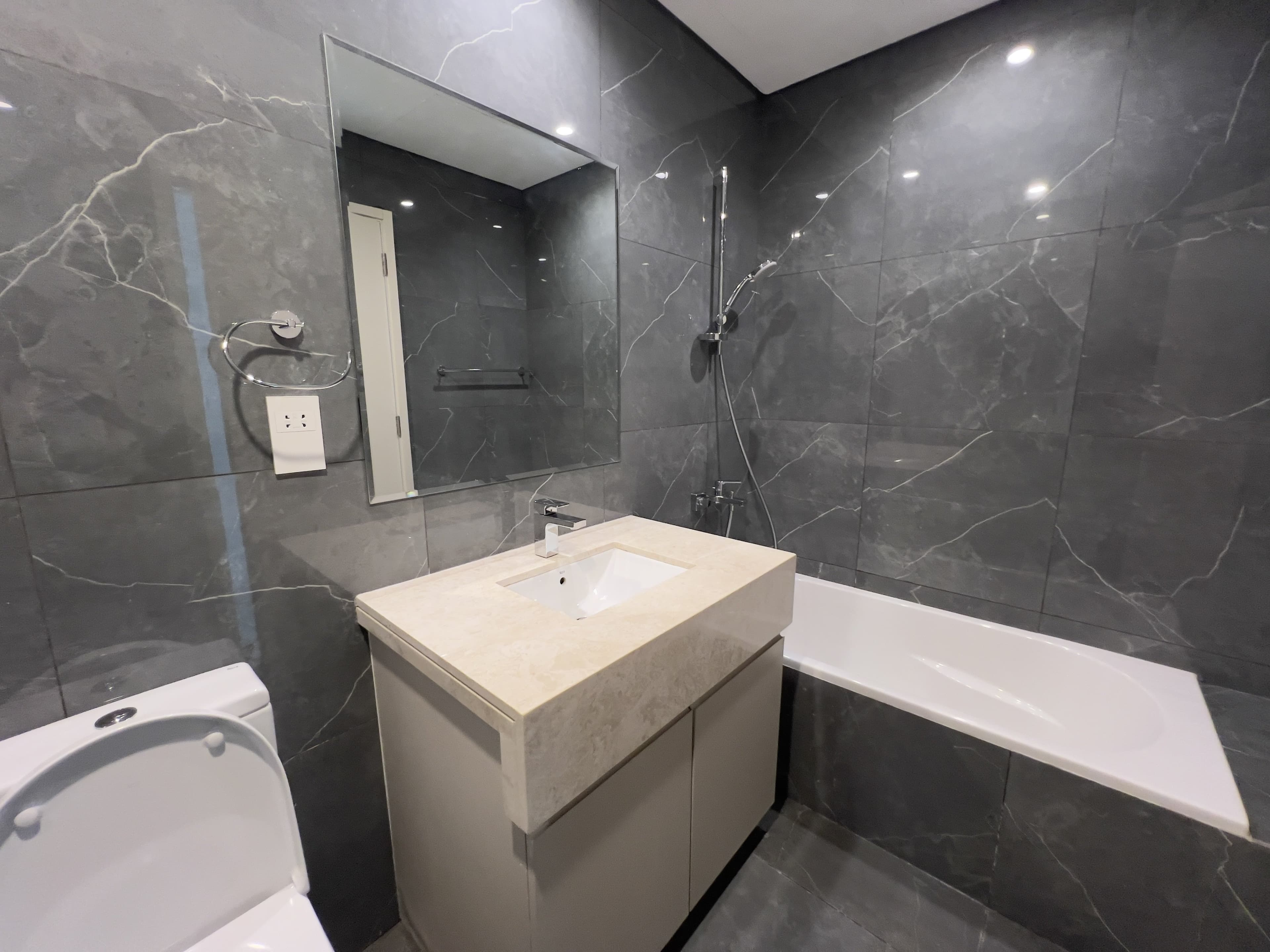 Partial Sea & Pool View | Spacious | Vacant — 26