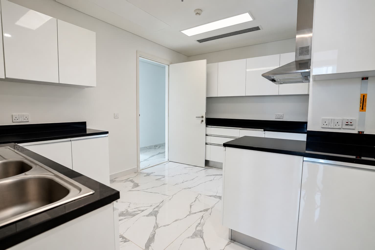 Stunning Canal & City View | 4 Payments | Vibrant Community, 9