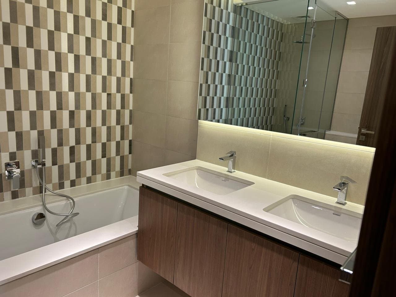 Luxurious Space Villa | Single Row | End Unit — 11