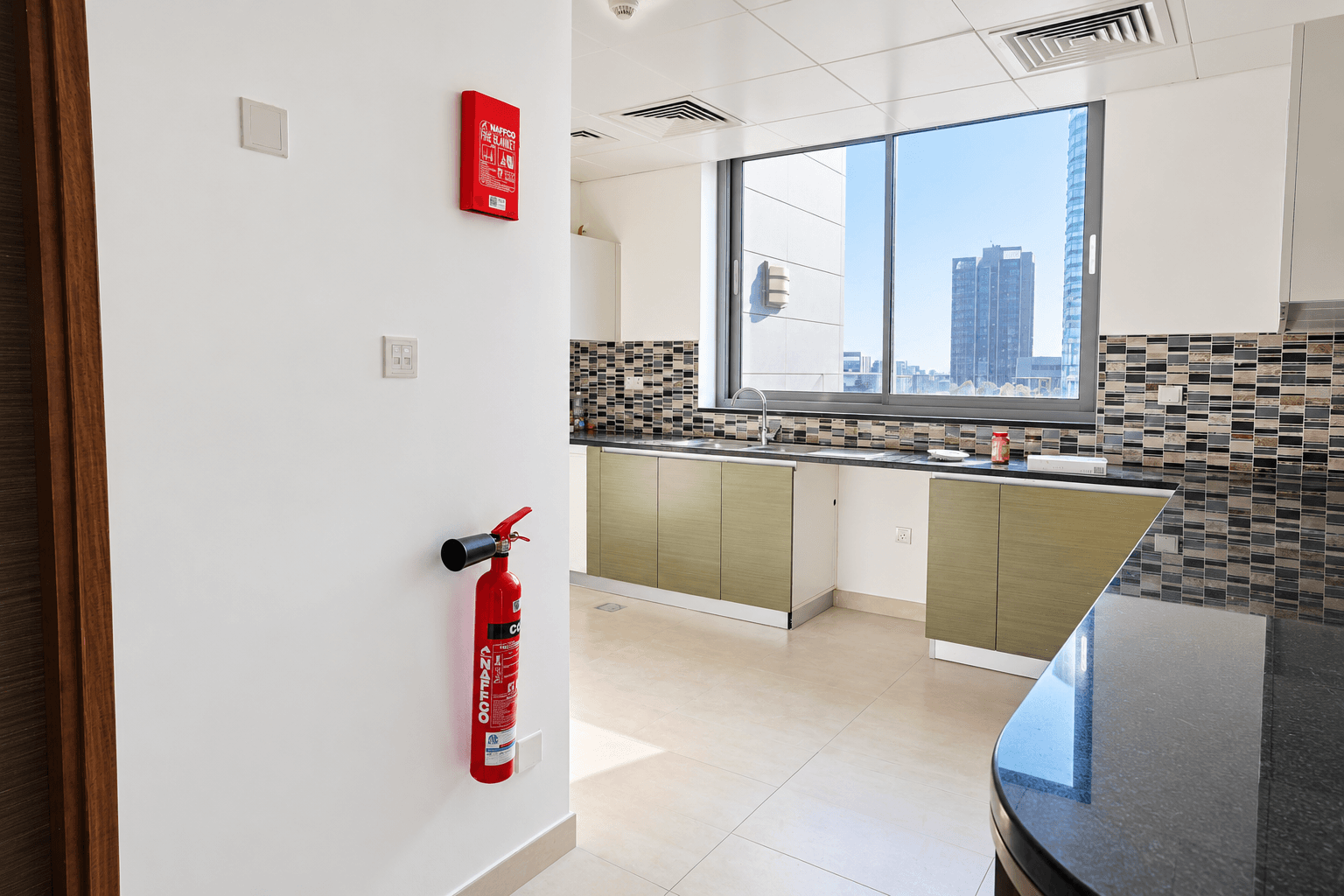 Classic 3+1BR | Street and Back Views | Prime Location, 17