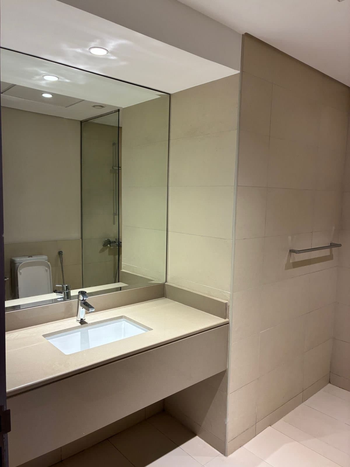Stunning Canal View | Un-Furnished | Prime Loc — 9