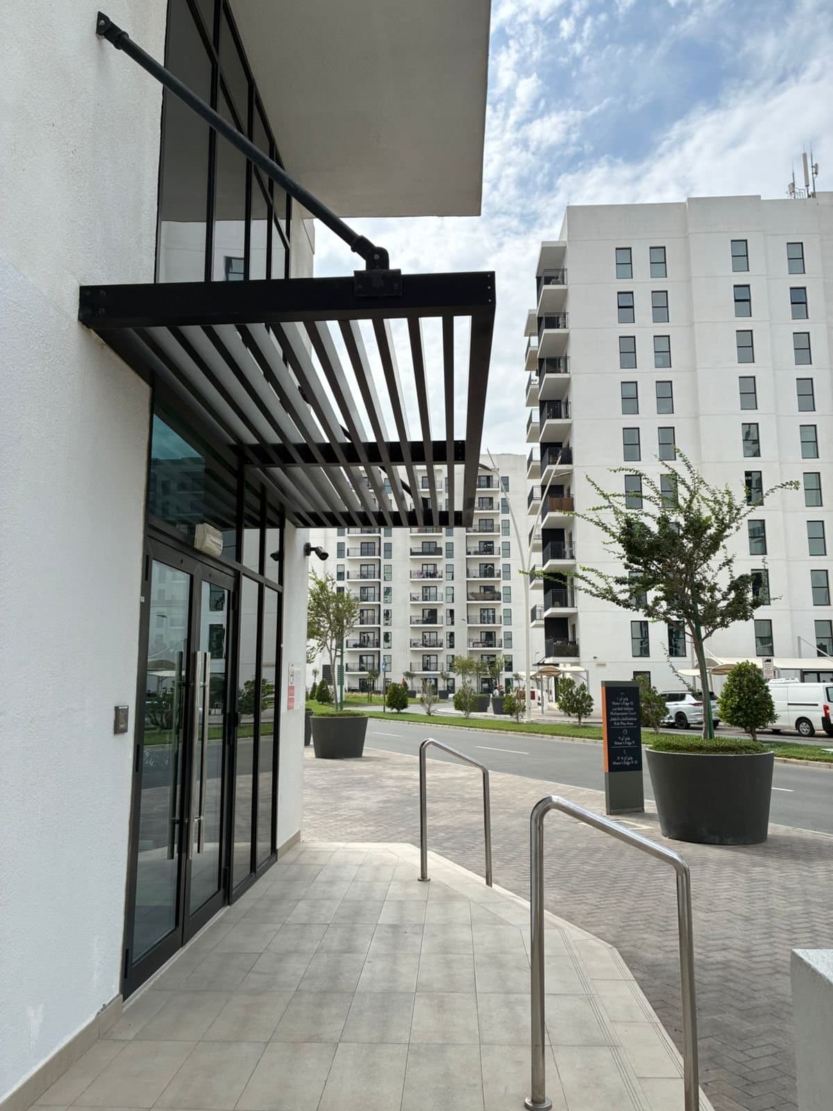 Stunning Canal View | Un-Furnished | Prime Loc — 14