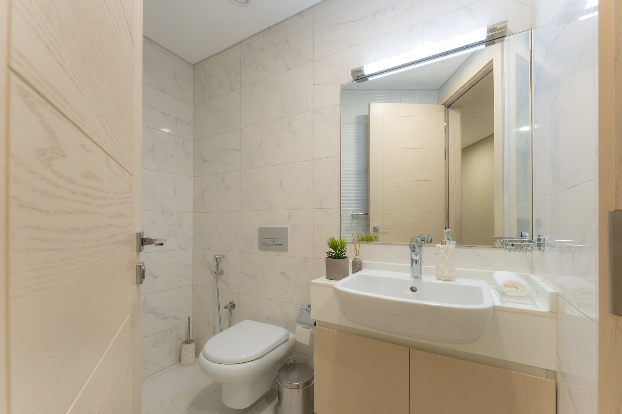 0 Commission | Luxurious Apartment | Vacant — 13