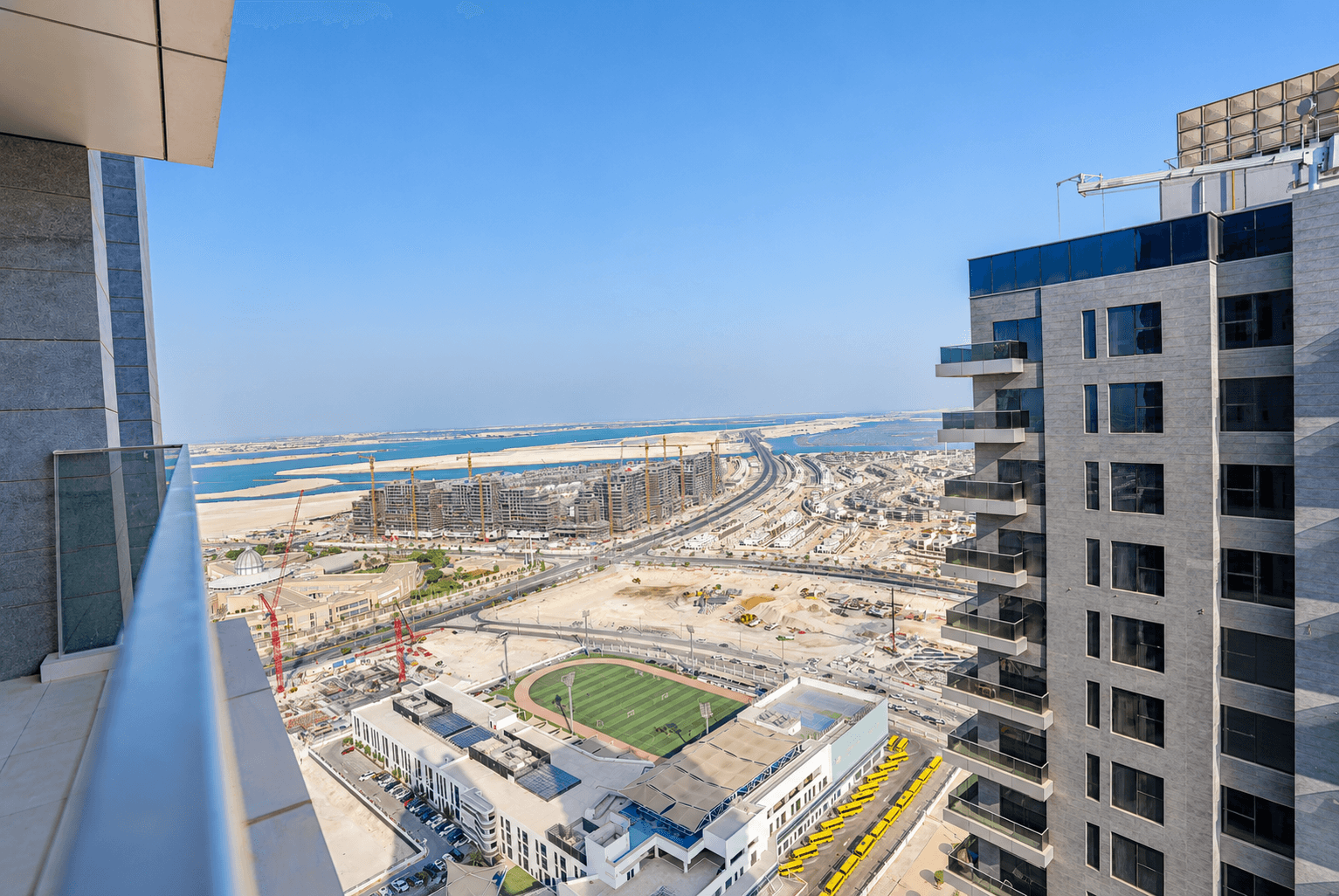 Prestige 2BR | Premium Sea Views | Prime Location, 4