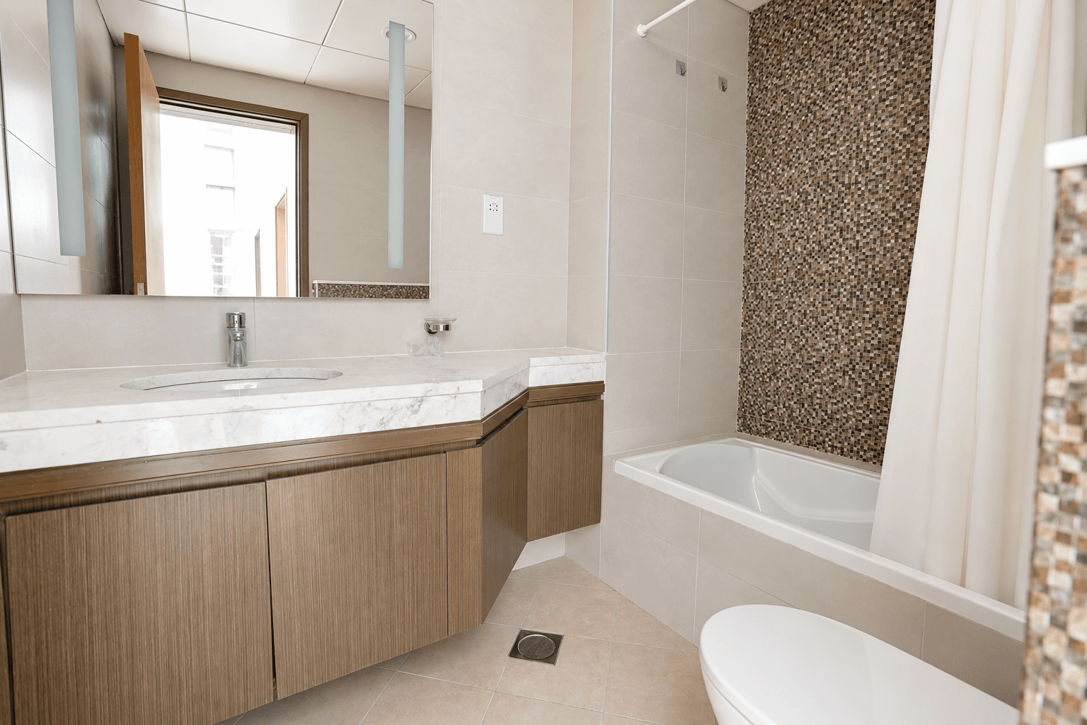 Classic 3+1BR | Street and Back Views | Prime Location, 21
