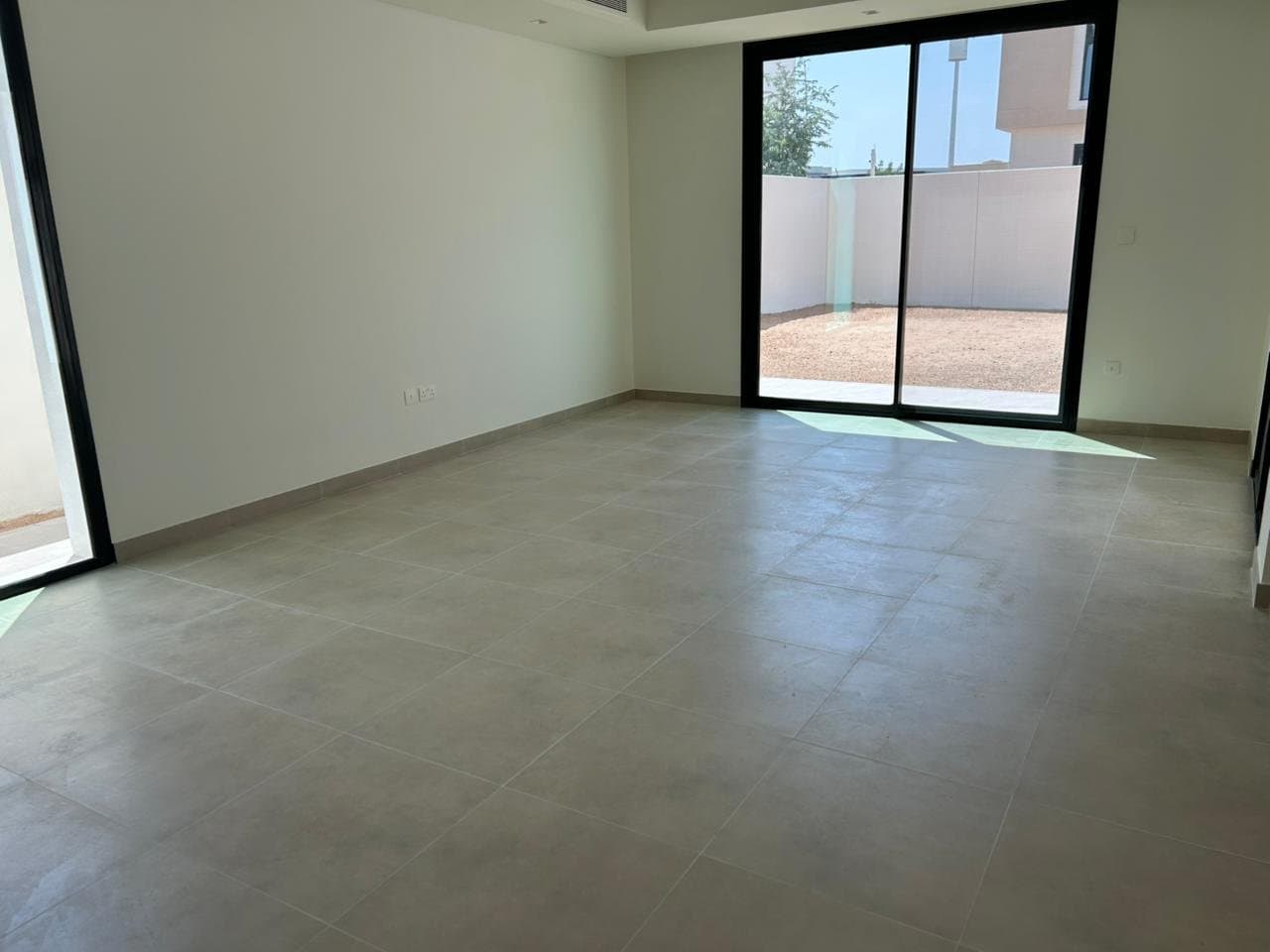 Luxurious Space Villa | Single Row | End Unit — 25