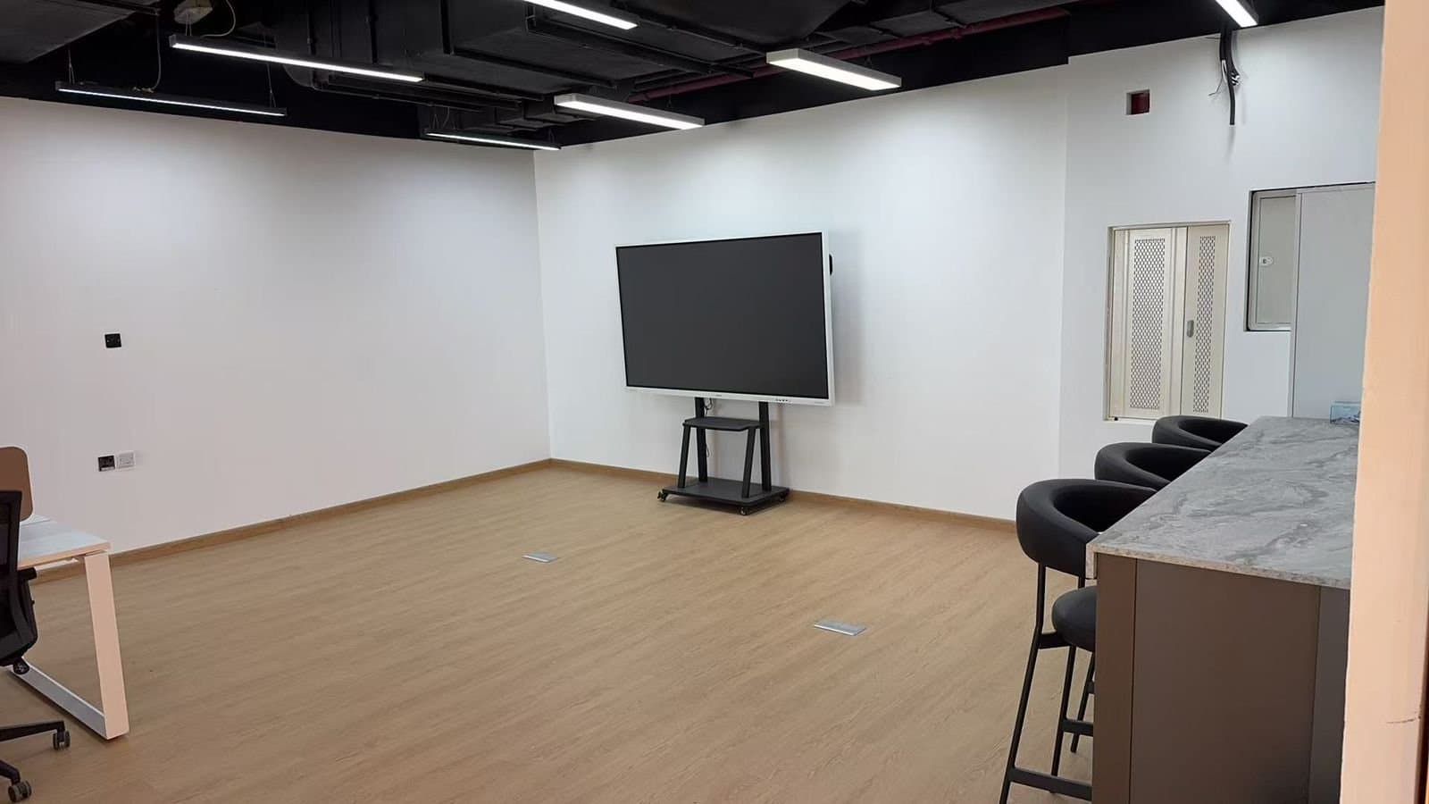 Premium Office | Amazing Sea View | Ideal Location — 7