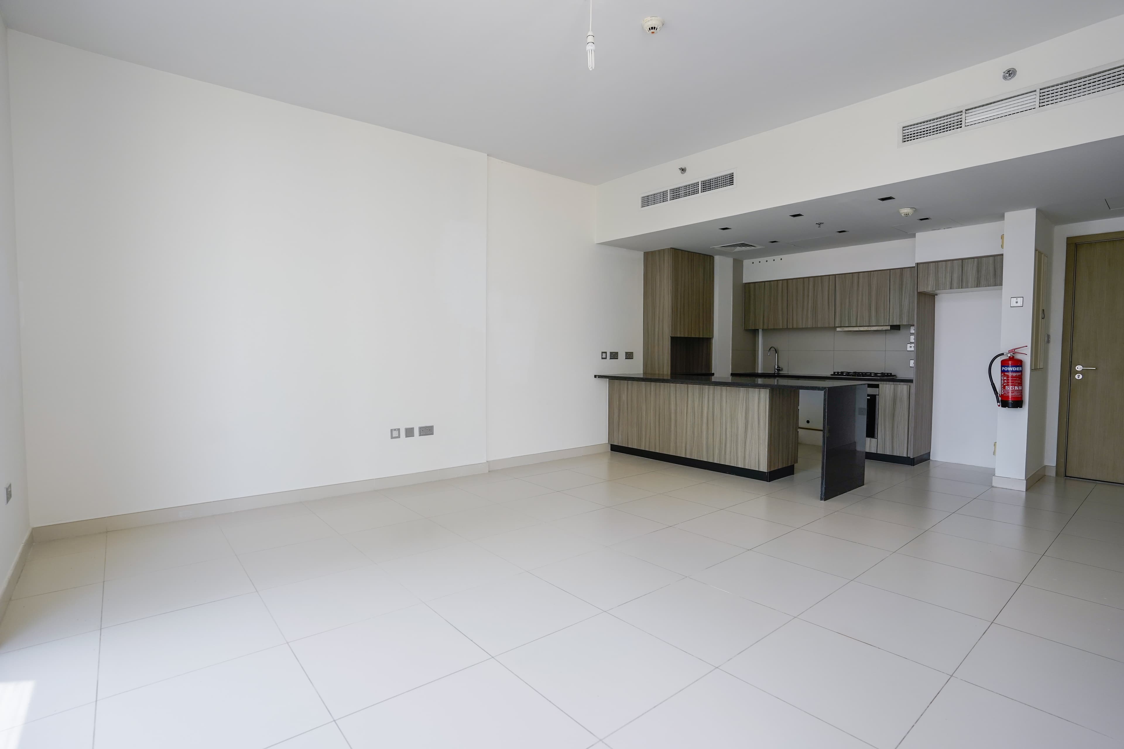Charming Apt | High Floor | Ready to move in — 2