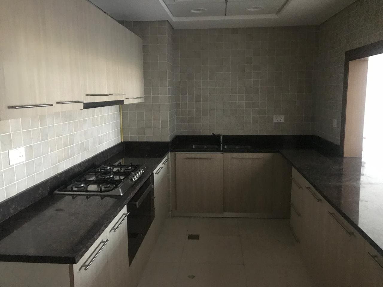 Spacious Apartment | 2 Balconies | Laundry Room — 7