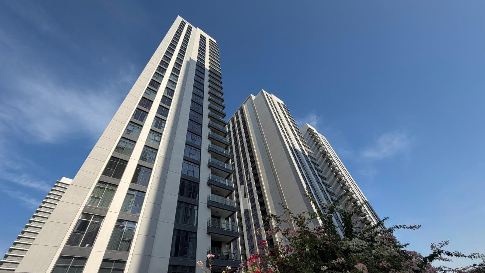 Elegant Unit | Balcony | Ready to move in — 2