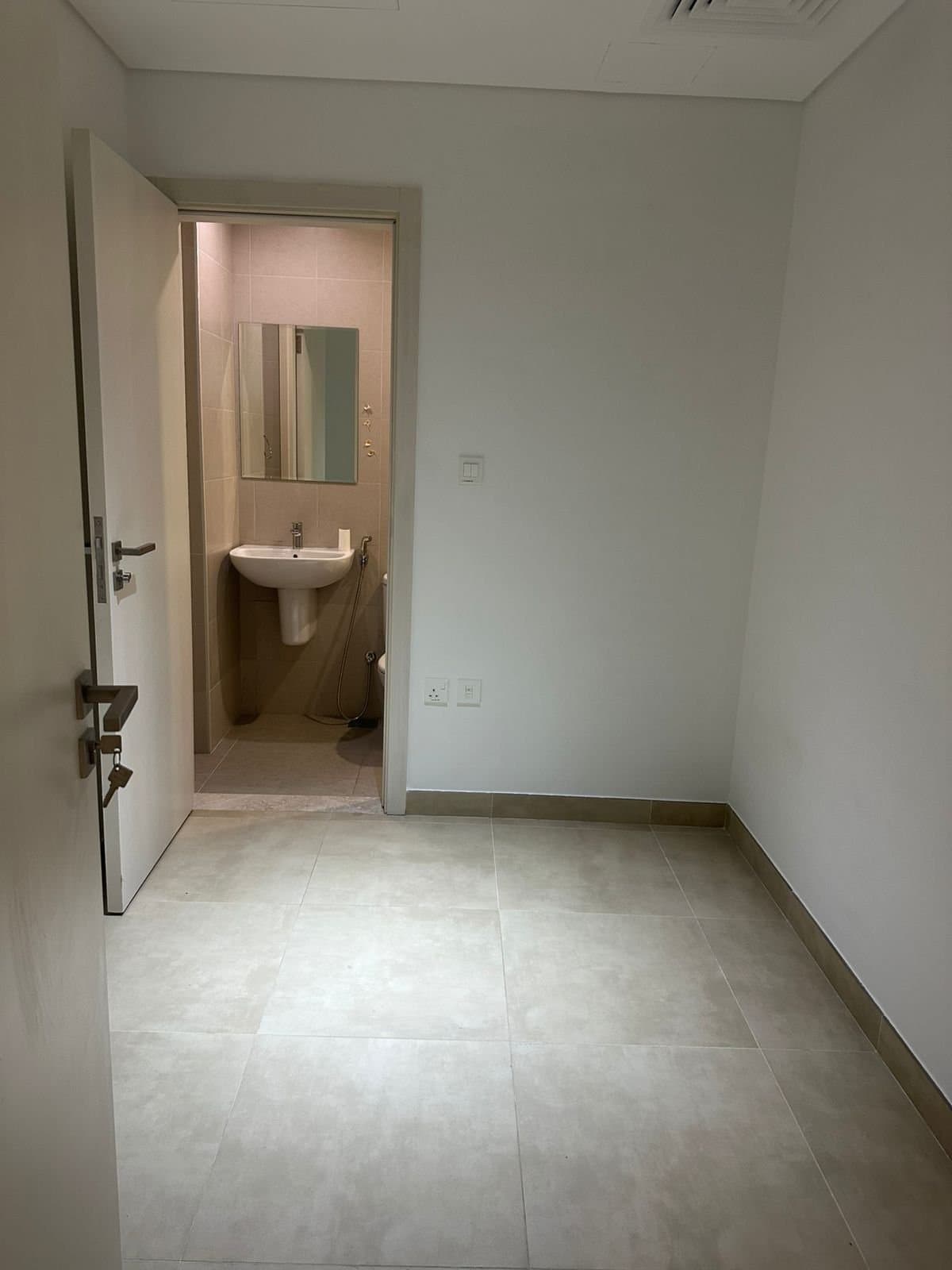 Beach Access | Huge Apartment | Partial Sea View — 11