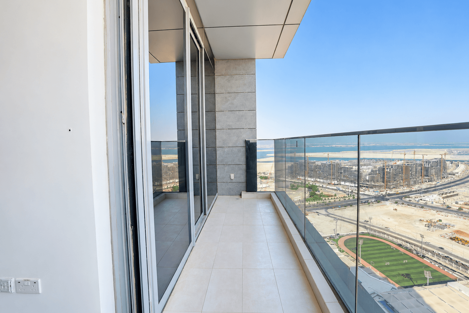 Prestige 2BR | Premium Sea Views | Prime Location, 2