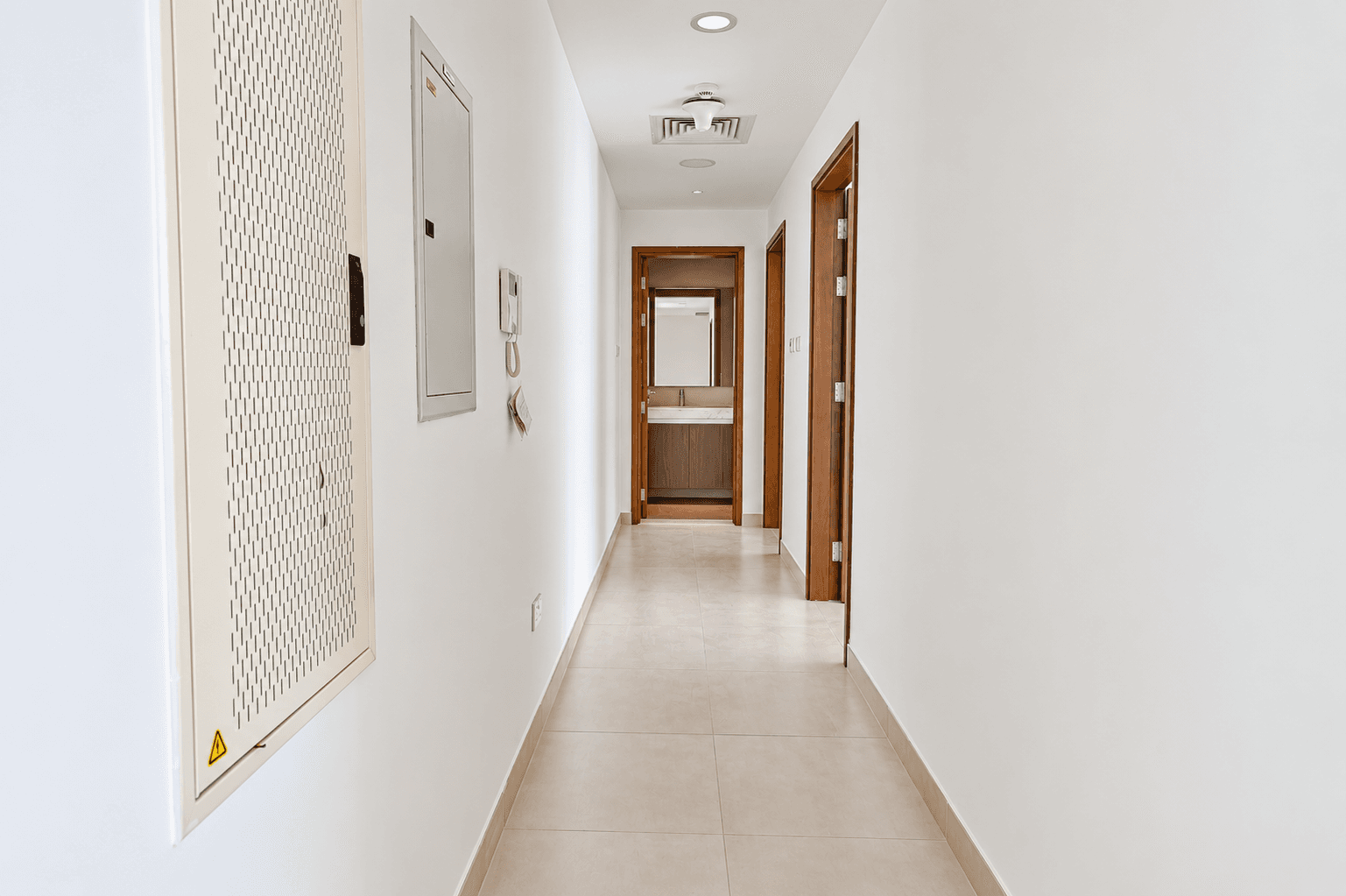 Classic 3+1BR | Street and Back Views | Prime Location, 9