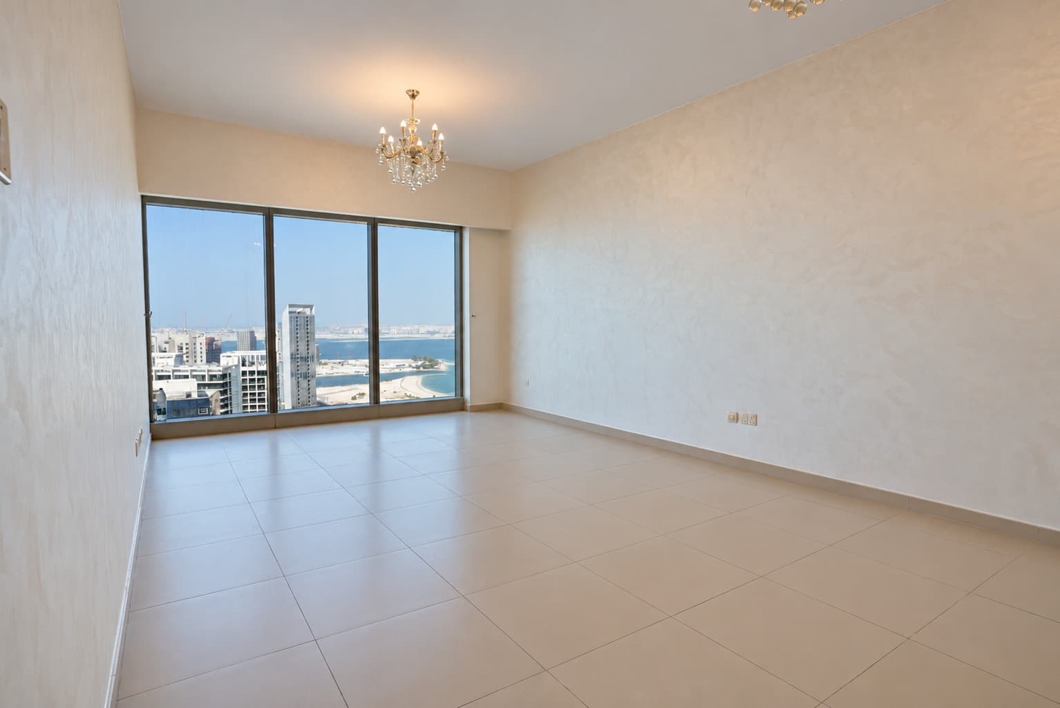 Elegant 1BR | Full Sea View | Excellent Location