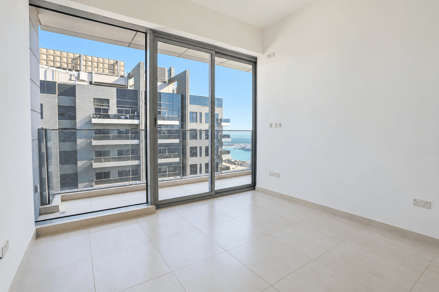 Prestige 2BR | Premium Sea Views | Prime Location, 12