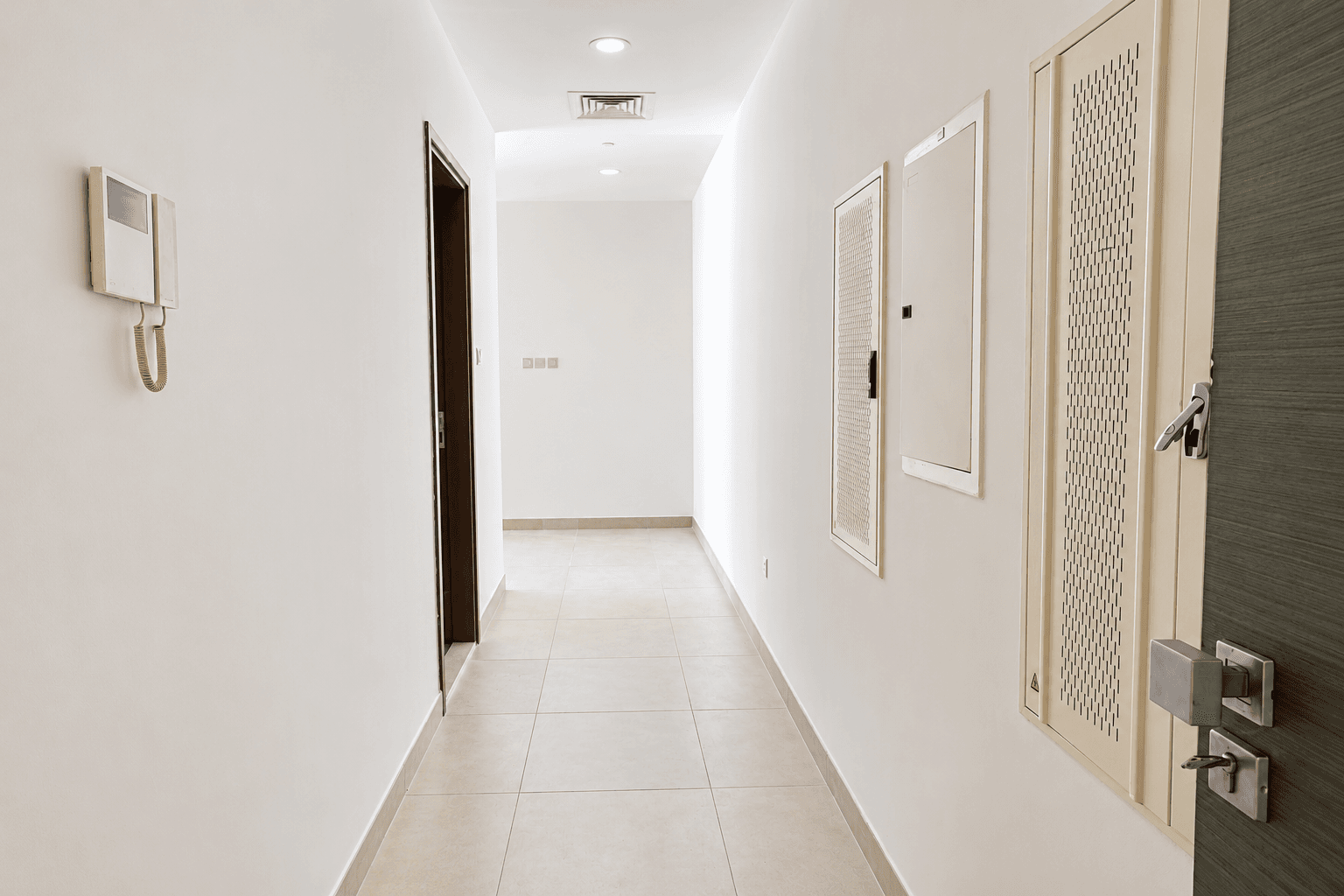 Classic 3+1BR | Street and Back Views | Prime Location, 8
